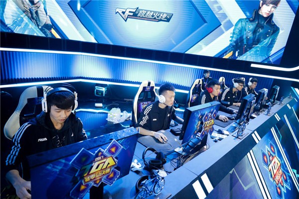 锋在禁区内 锋在禁区内